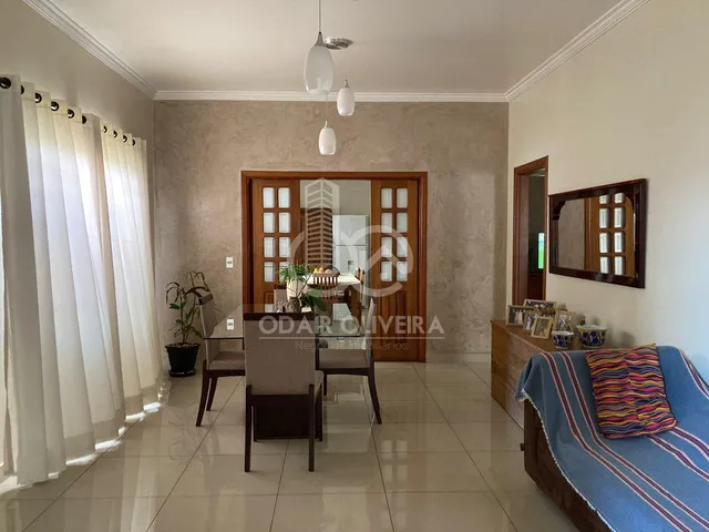 Imagem 15: Casa com Salão, Suíte e Piscina À Venda, Muarama, Passos - Mg
