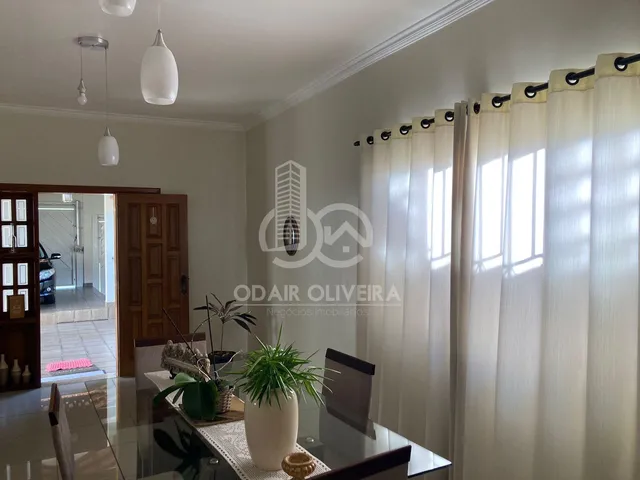 Imagem 6: Casa com Salão, Suíte e Piscina À Venda, Muarama, Passos - Mg