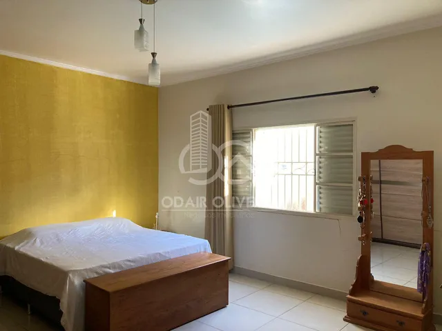 Imagem 7: Casa com Salão, Suíte e Piscina À Venda, Muarama, Passos - Mg