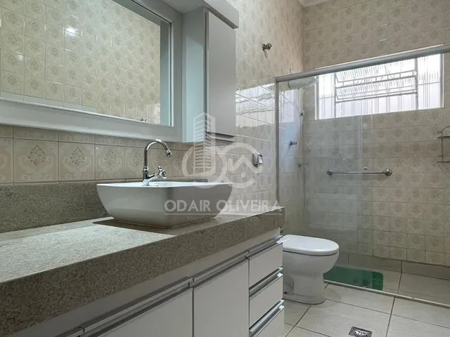 Imagem 3: Casa com 3 Quartos, 3 Banheiros À Venda, Centro, Passos - Mg