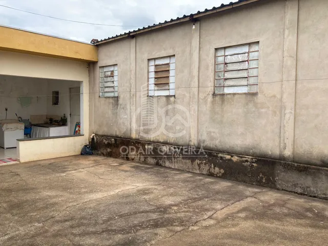 Imagem 13: Casa com Três Quartos, no Bairro Bela Vista, Passos - Mg