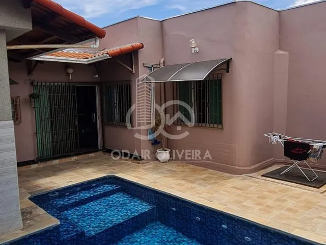 Imagem: Casa a Venda com 4 Qaurtos, Suite, 3 Salas