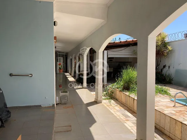 Imagem: Casa a Venda com 3 Quartos e Pscina com