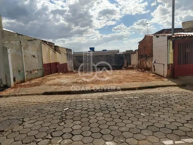 Imagem: Terreno com Localização Atrativa, Sendo