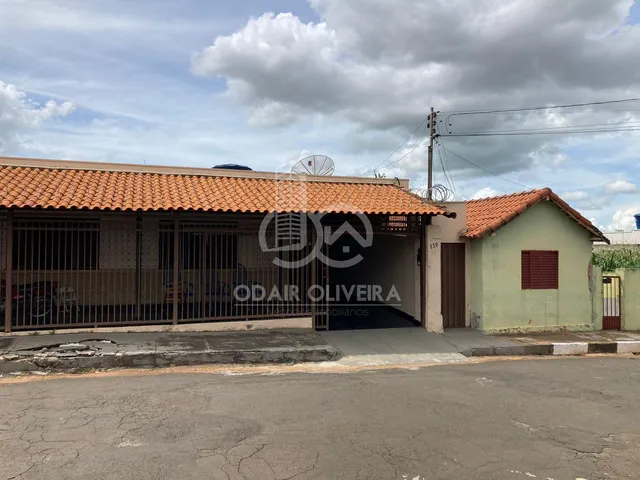 Imagem 2: Casa Grande com 3 Dormitório e Wc À Venda, Bairro Exposição, Passos - Mg