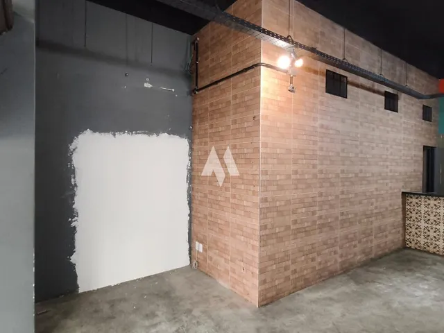 Imagem 2: Imóvel Comercial Térreo com 75,99 M², Frente para a Rua e Espaço para Personalização