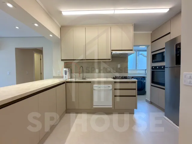 Imagem 3: Apartamento Reformado À Venda em Moema com 2 Suítes, 1 Vaga, 72M²