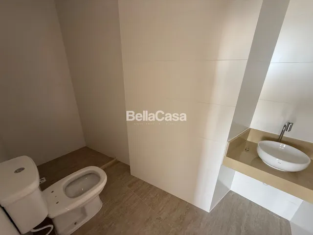 Imagem 11: Apartamento a Venda no Centro de Guarapari - Edifício com Área de Lazer