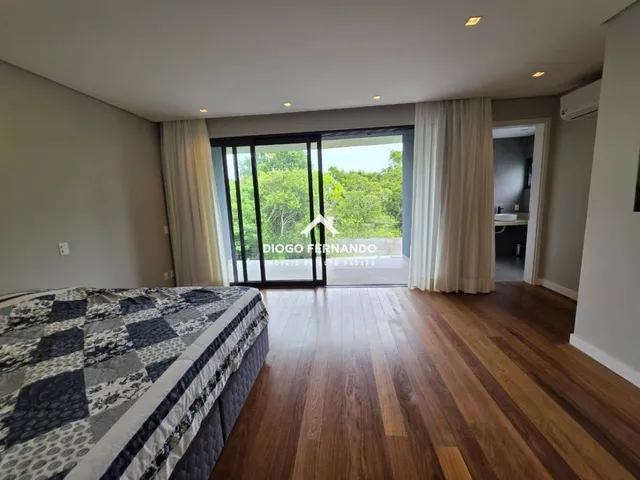 Imagem 15: Casa de Alto Padrão À Venda no Campeche com 5 Suítes, Piscina com Spa em Condomínio Fechado