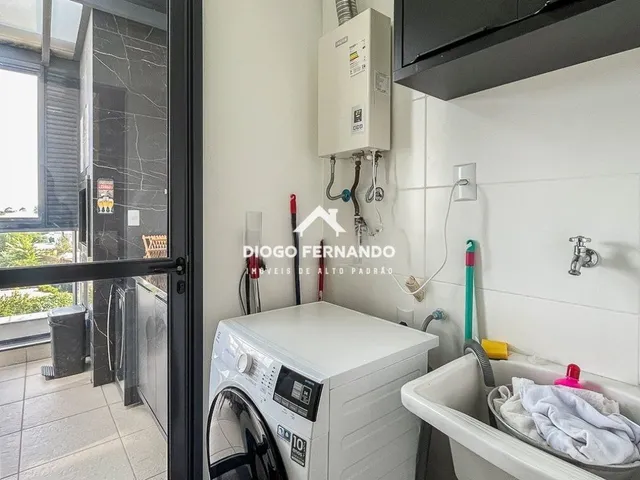 Imagem 2: Cobertura À Venda no Campeche a Poucos Passos da Praia, 2 Dormitórios, Jacuzzi e 2 Vagas de Garagem