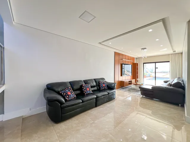 Imagem 2: Casa no Condomínio Condomínio Terras de Jundiaí, Vale Azul - Jundiaí Sp para Venda com 5 Quartos, Sendo 2 Suítes, 327M²