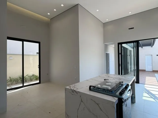 Imagem 2: Casa Térrea no Condomínio Belvedere II À Venda por R$ 1.700.000,00