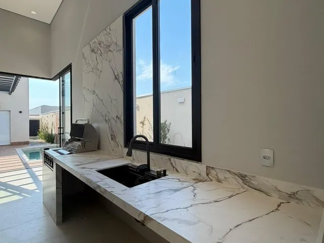 Imagem 3: Casa Térrea no Condomínio Belvedere II À Venda por R$ 1.700.000,00