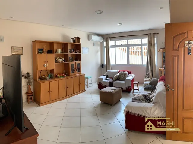 Imagem: Locação - Casa 04 Dormitórios no Bairro