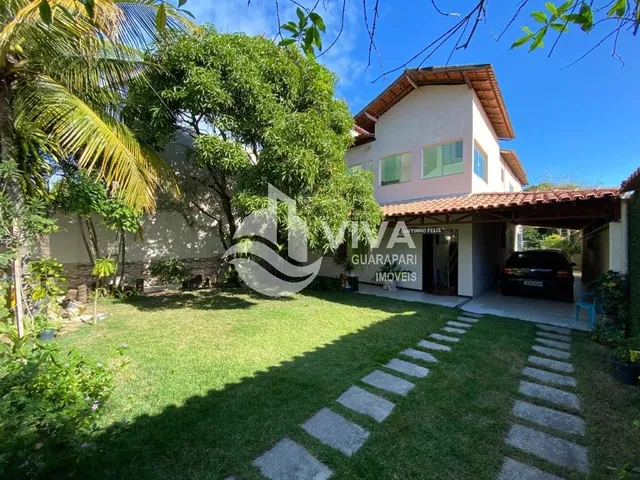 Imagem: Casa Duplex Composto por 10 Quartos Á Venda