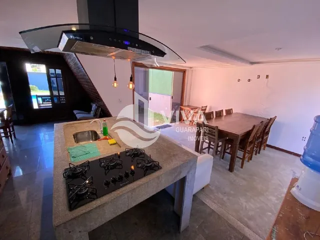 Imagem 3: Casa À Venda na Enseada Azul em Guarapari-Es: 5 Quartos, 5 Suítes, 2 Salas, 7 Banheiros, 3 Vagas de Garagem, 153,60 M²