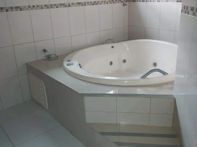 Imagem 3: Casa À Venda em Ipitanga com 3 Suítes e Terreno de 680M²