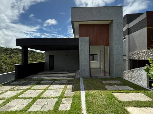Imagem 2: Casa À Venda no Alphaville Litoral Norte 2 com Piscina