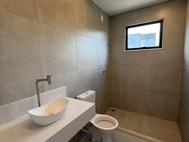 Imagem 3: Casa À Venda no Alphaville Litoral Norte 2 com Piscina