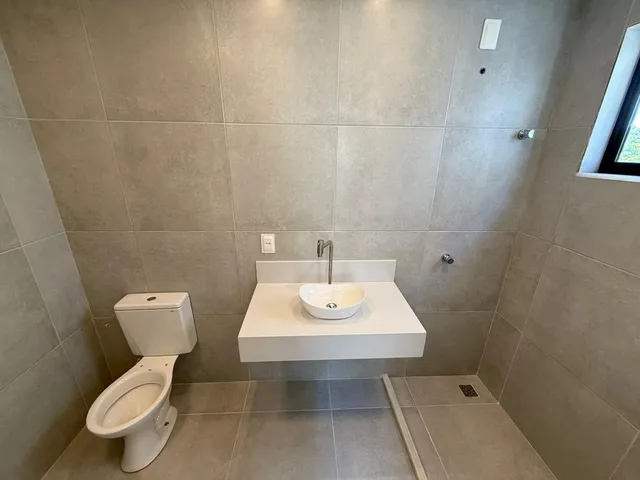 Imagem 5: Casa À Venda no Alphaville Litoral Norte 2 com Piscina