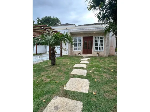 Imagem: Casa À Venda com 4 Suítes e Piscina no