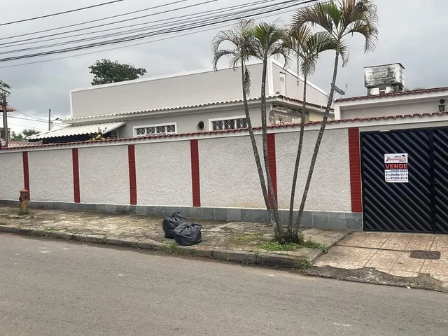 Imagem: Venda - Casa com 4 Quartos - Garagem e Jardin