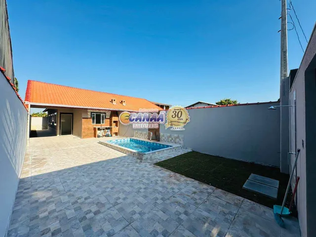 Imagem: Linda Casa com Piscina À Venda em Itanhaém!