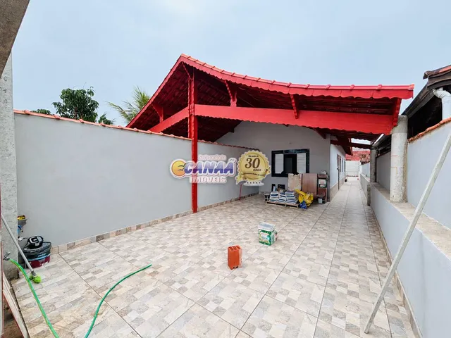 Imagem: Casa com Piscina À Venda em Mongaguá