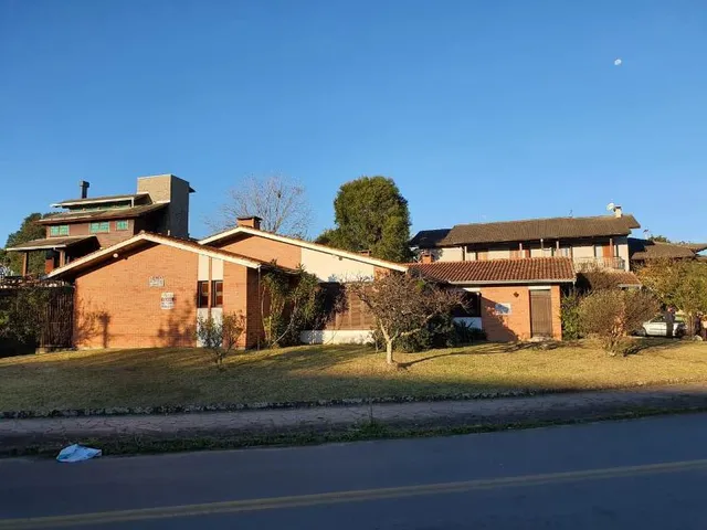 Imagem: Casa com 04 Dormitórios (01 Suíte), com