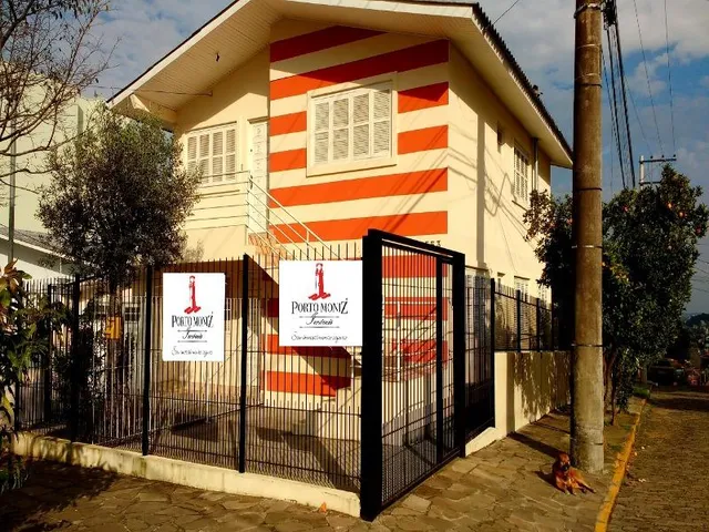 Imagem: Casa a Venda de Esquina com Dois Pavimentos