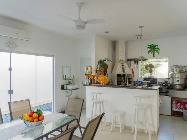 Imagem 15: Casa em Condomínio: 3 Quartos, 3 Suítes, 3 Salas, 4 Banheiros, 5 Vagas, 250M² em Jacareí-Sp, Villa Branca