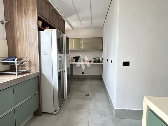 Imagem 13: Exclusiva Cobertura Duplex À Venda com 4 Suítes, Piscina e Churrasqueira no Boqueirão, Santos, São Paulo