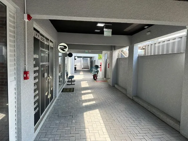 Imagem 2: Alugo Loja Comercial com 30M², Localizada em Barreiros, na Avenida Leoberto Leal, Próximo a Bancos e Cartórios