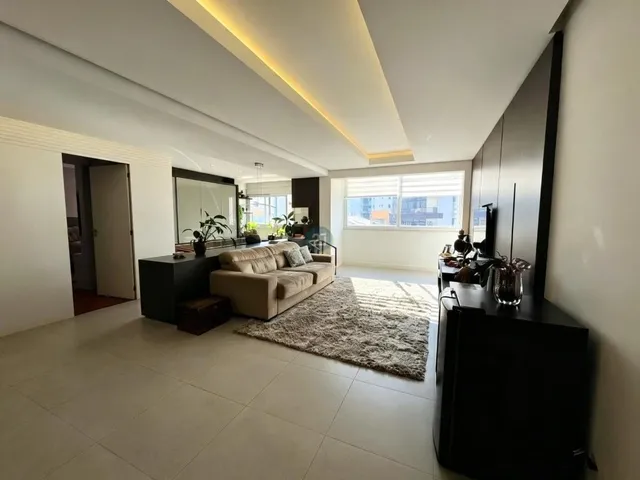 Imagem 3: Alugo Excelente Apartamento na Av. Trompowsky, com 03 Quartos, Móveis Planejados, 163M² no Bairro Centro, Florianópolis