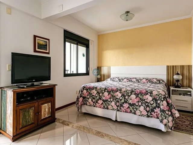 Imagem 4: Alugo Apartamento Duplex, com 03 Suítes e Vista para o Mar do Balneário Estreito, com 03 Vagas e 200M², Florianópolis