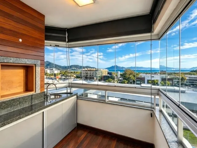Imagem 2: Alugo Apartamento com Vista para o Mar, 03 Quartos, Sacada Gourmet, 02 Vagas, no Saco Grande, Florianópolis