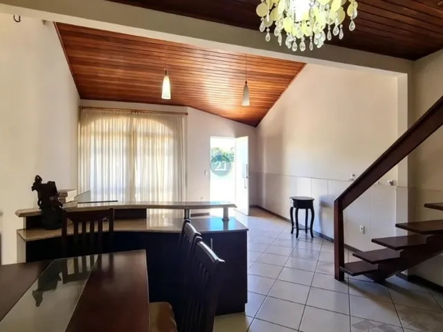 Imagem 8: Alugo Casa com Vista para o Mar, com 05 Quartos, em Amplo Terreno de 1850M² no Saco dos Limões, Florianópolis