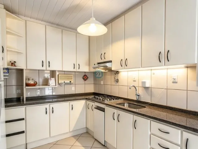 Imagem 16: Alugo Casa com Vista para o Mar, com 05 Quartos, em Amplo Terreno de 1850M² no Saco dos Limões, Florianópolis