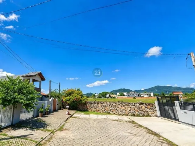 Imagem 2: Alugo Casa com 01 Quarto, Quintal, 02 Garagens, Espaço Gourmet com Churrasqueira, no Bairro Campeche, Florianópolis