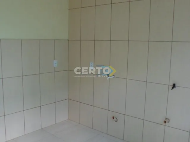 Imagem 8: Casa com Suíte e 2 Quartos, Sala, Cozinha, Lavanderia, Portão