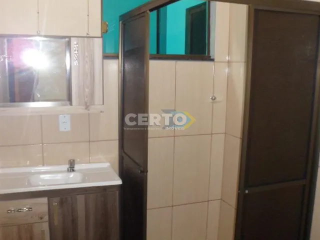 Imagem 3: Casa com Suíte e 2 Quartos, Sala, Cozinha, Lavanderia, Portão