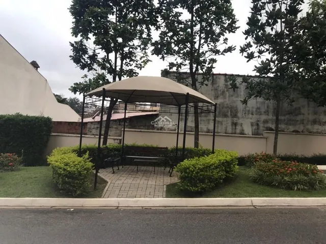 Imagem 2: Apartamento com 2 Quartas e Vaga Coberta, no Bairro Colonia