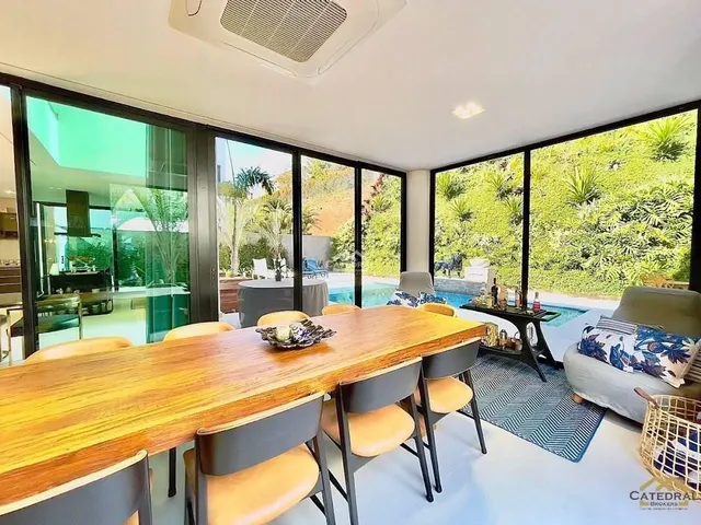 Imagem: Casa com 3 Dormitórios À Venda, 330 M²