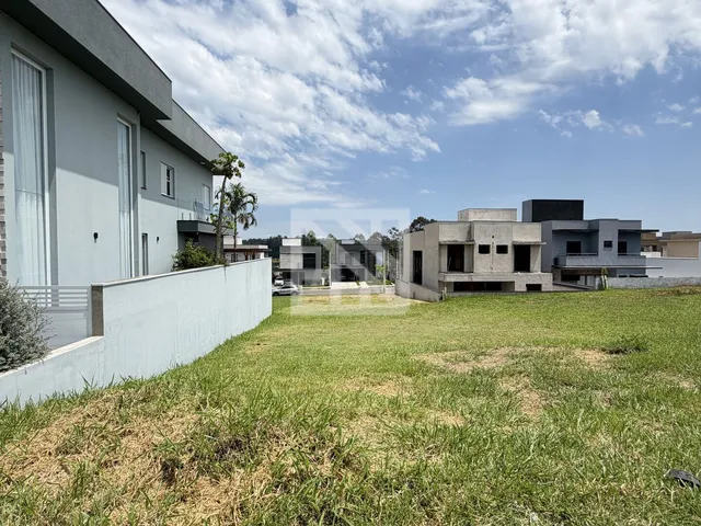 Imagem: Lote em Declive de 300 M² À Venda no Gran