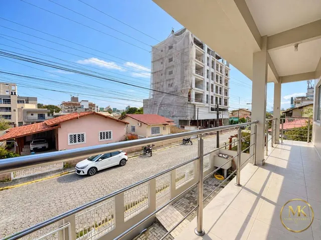Imagem 13: Casa Á Venda com 4 Dormitórios Sendo 1 Suíte 200M2 Privativos + 3 Vagas de Garagem em Bombinhas Sc