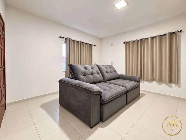 Imagem 5: Casa Á Venda com 4 Dormitórios Sendo 1 Suíte 200M2 Privativos + 3 Vagas de Garagem em Bombinhas Sc