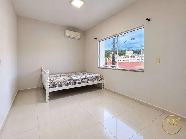 Imagem 10: Casa Á Venda com 4 Dormitórios Sendo 1 Suíte 200M2 Privativos + 3 Vagas de Garagem em Bombinhas Sc