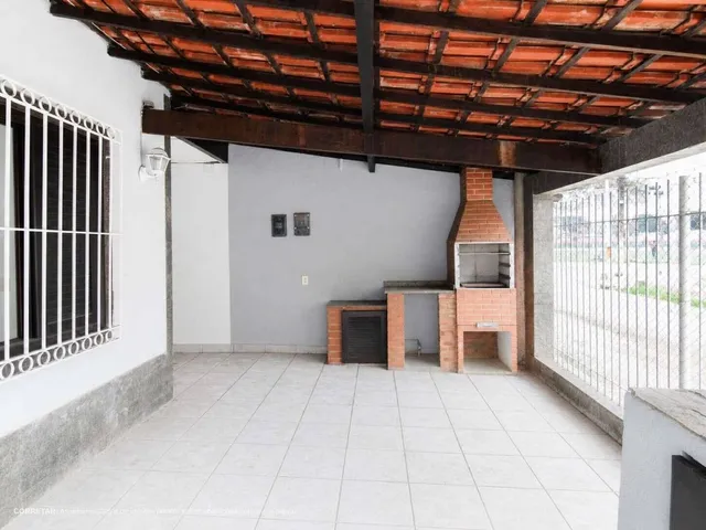 Imagem 2: Casa À Venda no Bairro da Luz em Nova Iguaçu, com 3 Quartos, 100M², Varanda e Churrasqueira