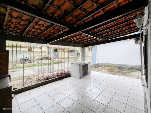 Imagem 4: Casa À Venda no Bairro da Luz em Nova Iguaçu, com 3 Quartos, 100M², Varanda e Churrasqueira