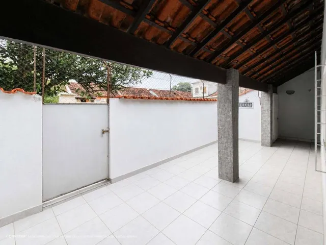 Imagem 7: Casa À Venda no Bairro da Luz em Nova Iguaçu, com 3 Quartos, 100M², Varanda e Churrasqueira